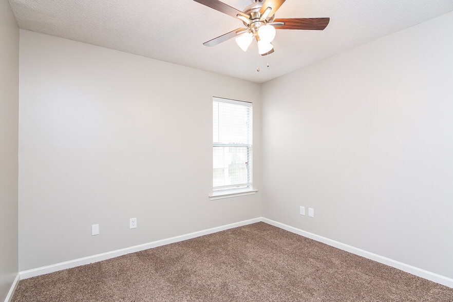 Building Photo - 9714 Java Cove