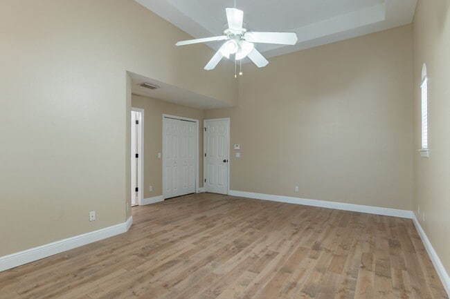 Building Photo - South Tampa 3 Bed / 2 Bath / 1 Car Garage ...