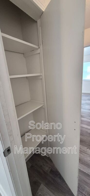 Building Photo - 460 N Washington St