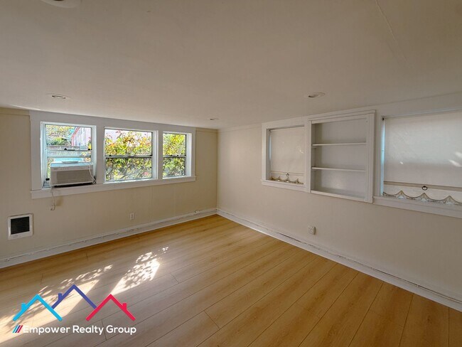 Building Photo - 2620 Santa Clara Ave