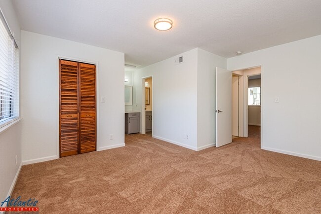 Building Photo - Beautiful Townhouse | Remodeled | Private ...