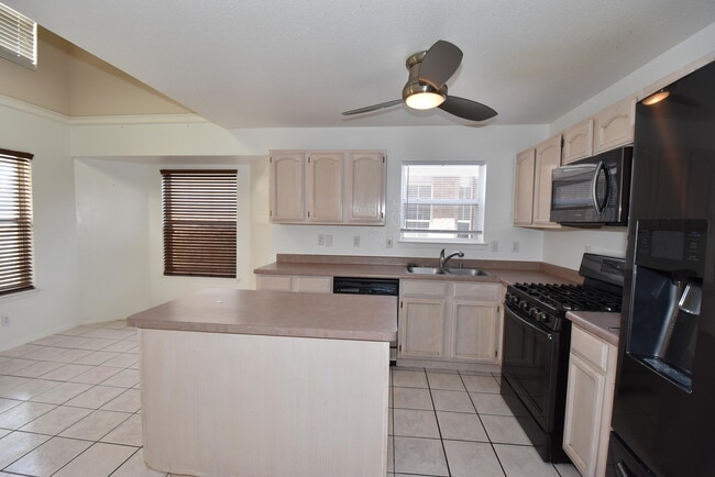 Building Photo - 10893 Alfredo Vasquez Pl