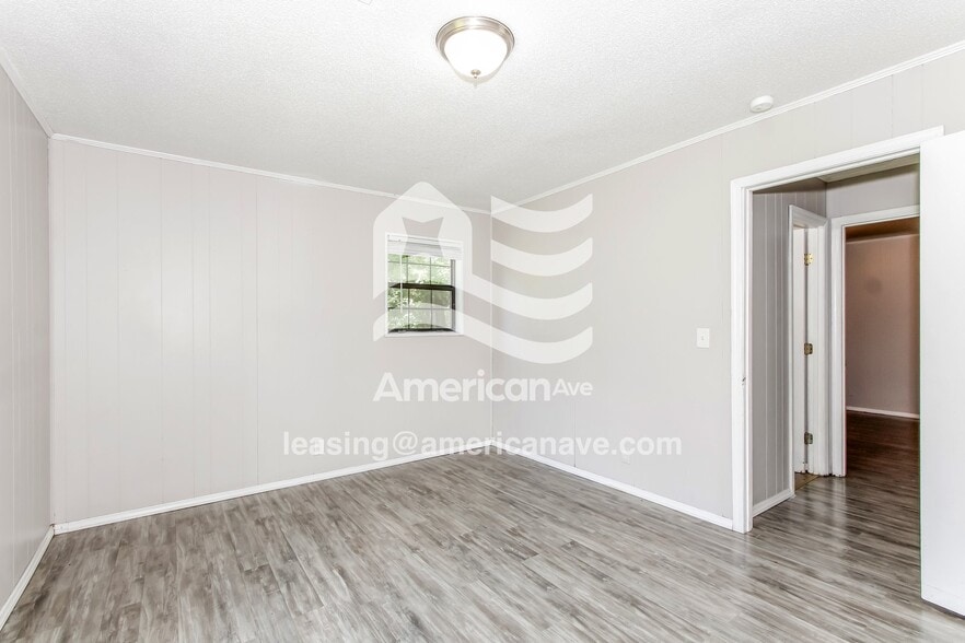 Building Photo - 700 Kester St