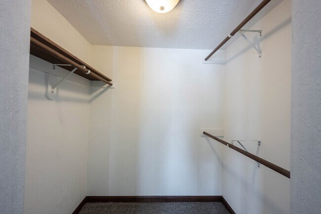 Building Photo - "Charming 2-Bedroom Townhouse Retreat with 2 Full Baths in Fishers – Spacious 1,522 Sq Ft Living!"