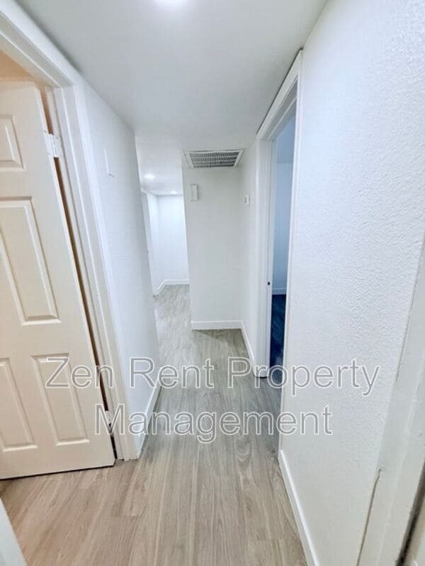 Building Photo - 1044 E Harmony Ave