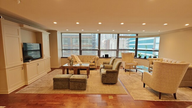 Building Photo - 400 E Ohio St