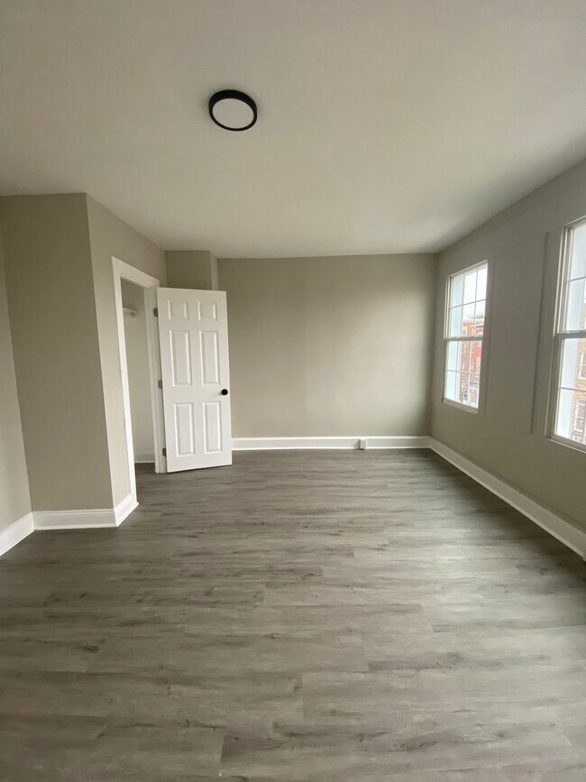 Building Photo - 1523 W Lexington St