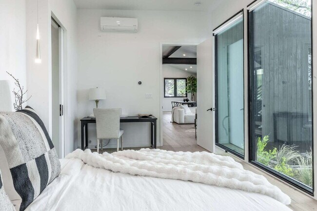 Building Photo - Modern Luxury Rental with Unobstructed Fla...
