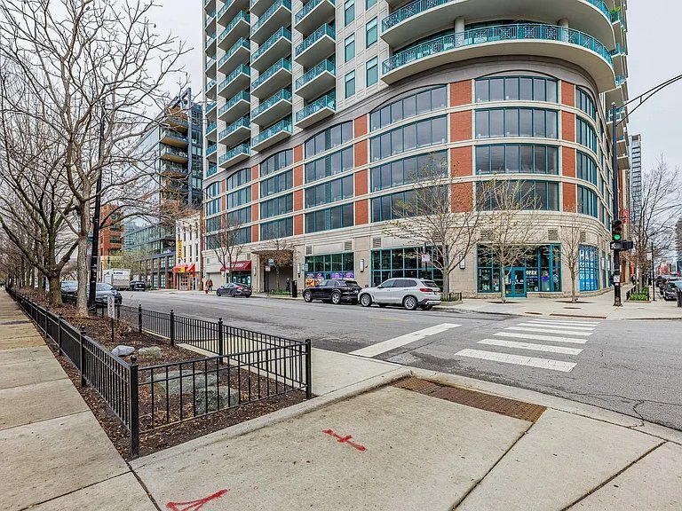 Building Photo - 340 W Superior St