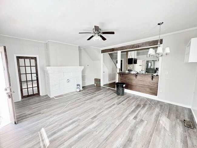 Building Photo - 533 Broadway St