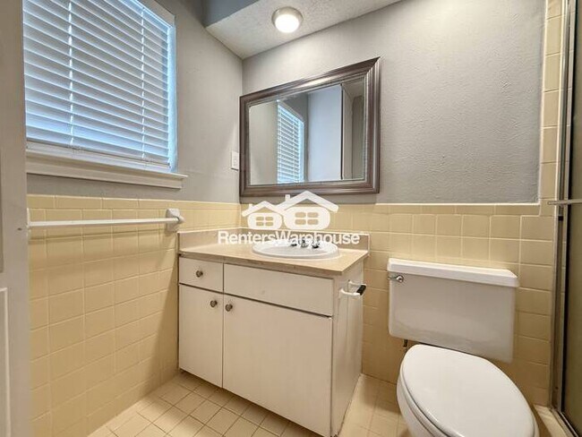 Building Photo - 2 Bed / 2 Bath Condo in Gated, Secluded Co...
