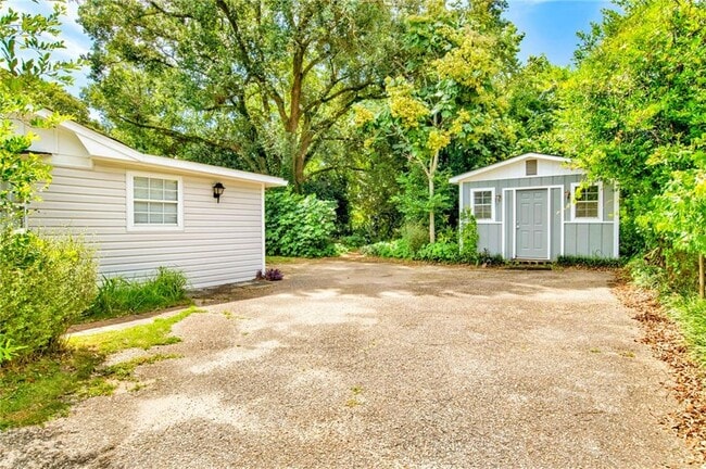 Building Photo - 6023 Lazy Ln