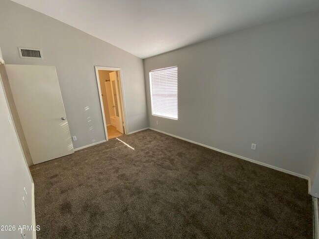 Building Photo - 5146 E Oak St
