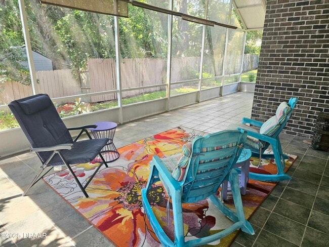 Building Photo - 6 Oak Village Dr