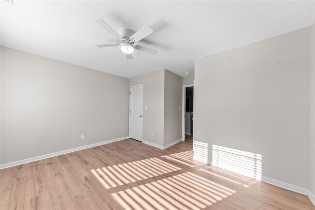 Building Photo - 467 Parkgate Dr