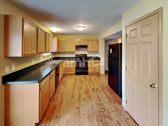Building Photo - 2395 Featherwood Drive