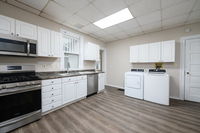 Building Photo - 64 Harding Rd