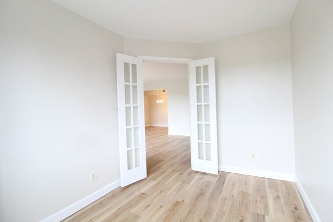 Building Photo - 1018 Blue Ridge Dr