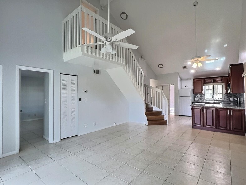 Building Photo - 2652 Riverside Dr