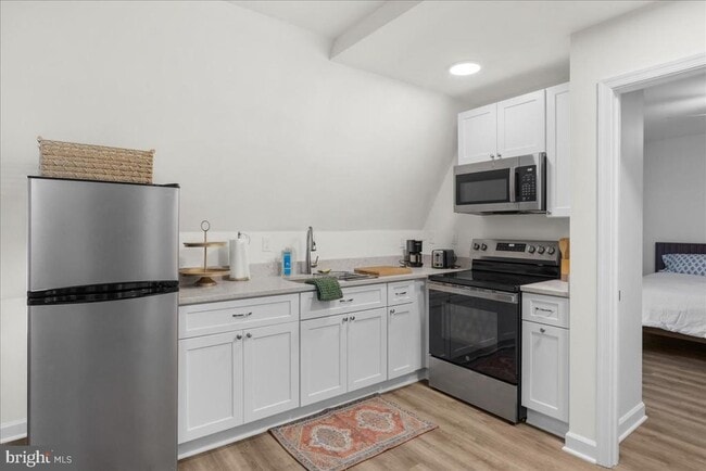 Building Photo - 380 Broadview Ave