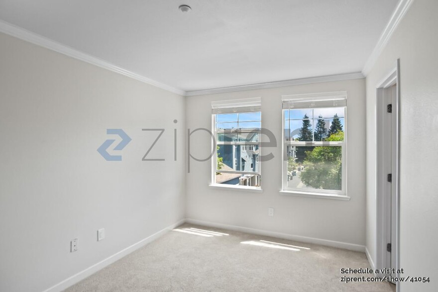 Building Photo - 722 Kingsford Way