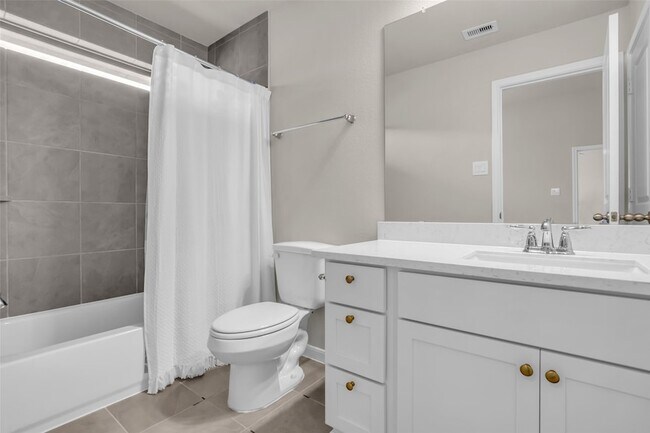 Building Photo - 32117 Magnolia River Trl