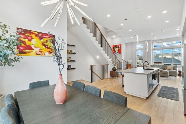 Building Photo - 1504 Ennis St