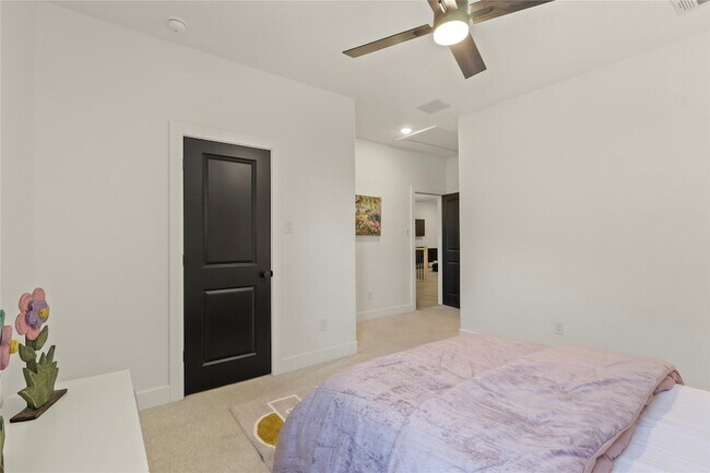 Building Photo - 2217 Zaid Wy
