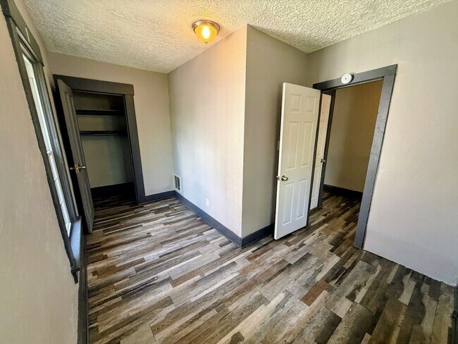 Building Photo - 560 Schiller Ave