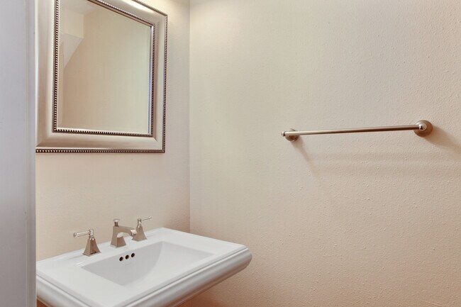 Downstairs Half Bath - 760 Magazine St