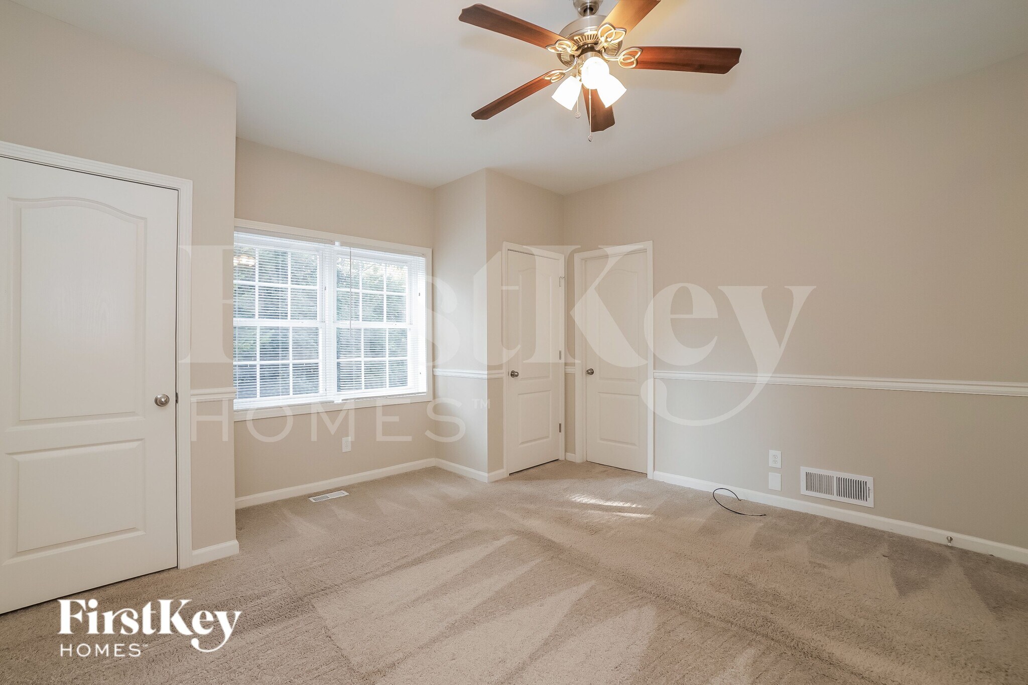 Building Photo - 1 N White Pines Dr