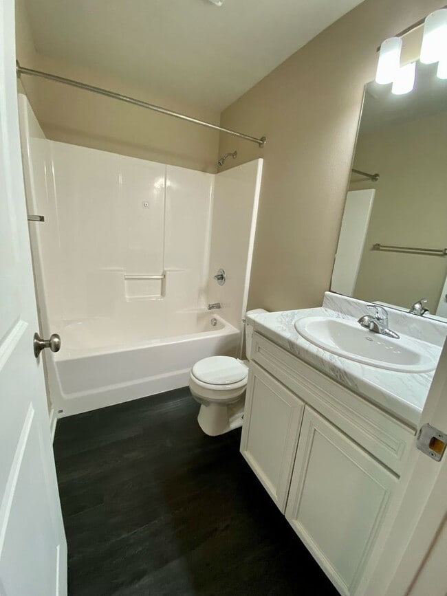 Building Photo - Sublease - 3 Bedroom Ankeny Townhome Avail...
