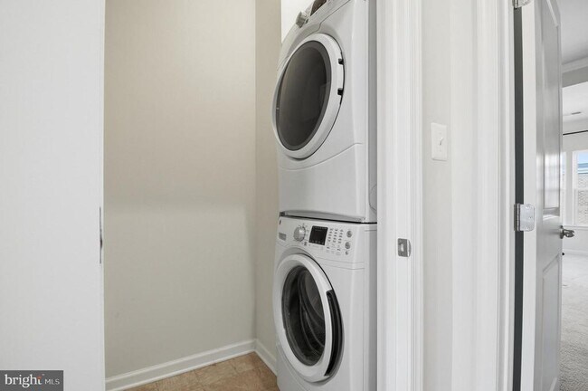 Building Photo - 13735 Air and Space Museum Pkwy