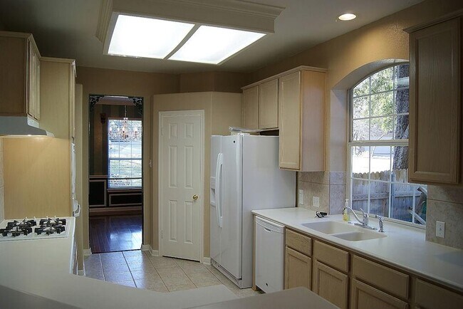 Building Photo - 3106 Scarlet Oak Cove