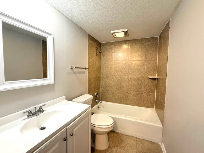 Building Photo - 6567 Poplar Woods Cir S