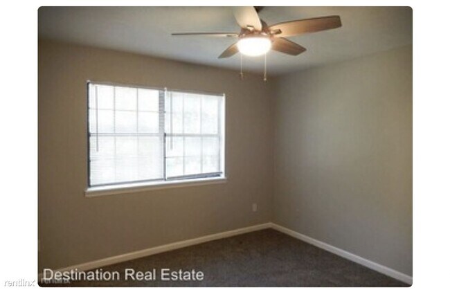 Building Photo - 2 br, 2.5 bath Triplex - 4883 Old Bainbrid...