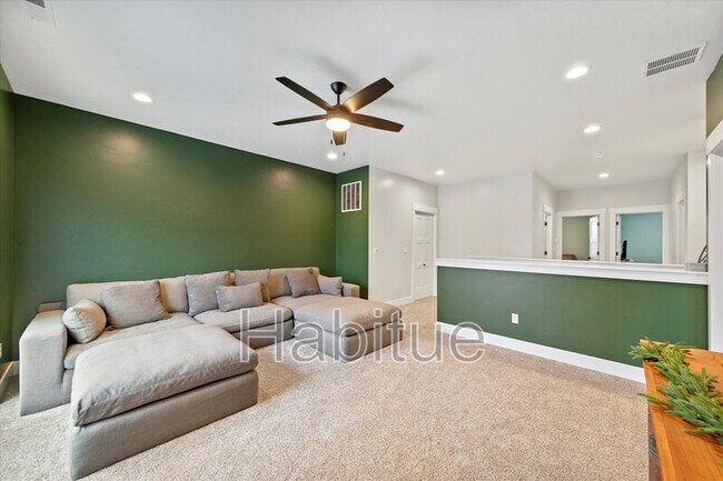 Building Photo - 917 E Bissett St