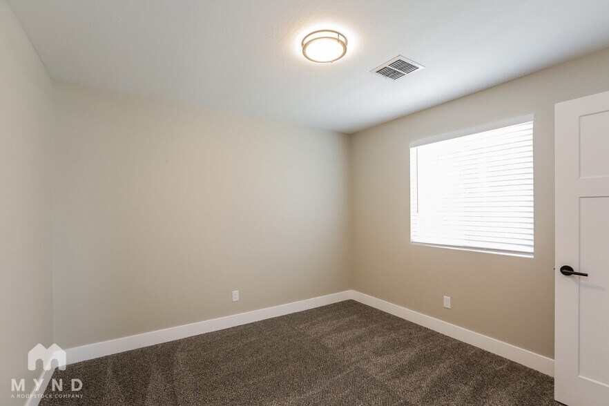 Building Photo - 4731 S 38th Ln