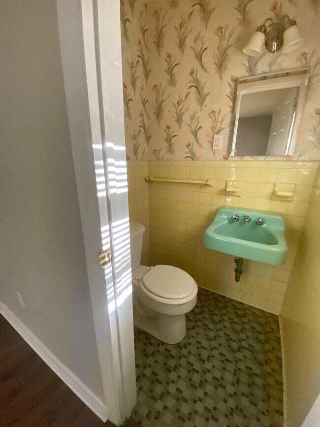 Building Photo - 1106 Sandringham Dr