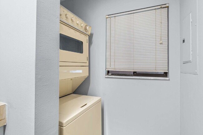 Building Photo - Freshly Updated 2BR Condo with Private Balcony, Community Pool, & In-Unit Laundry