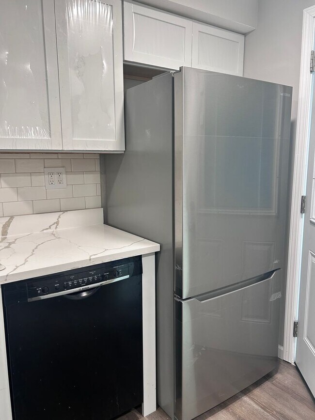 Building Photo - Now Available – Charming 3-Bedroom Home fo...