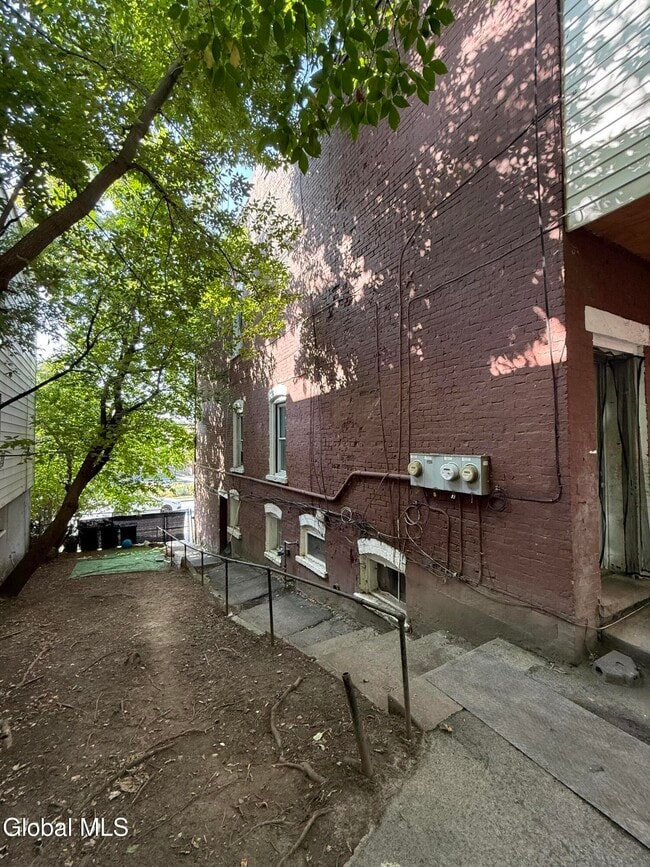 Building Photo - 486 4th St