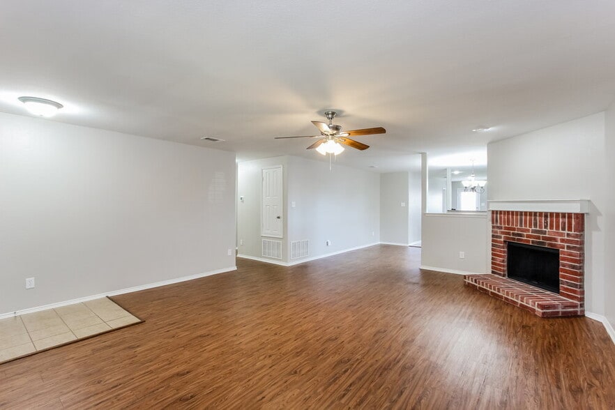 Building Photo - 314 Coneflower Dr