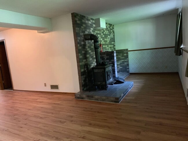 Building Photo - 3303 Eddy Ln