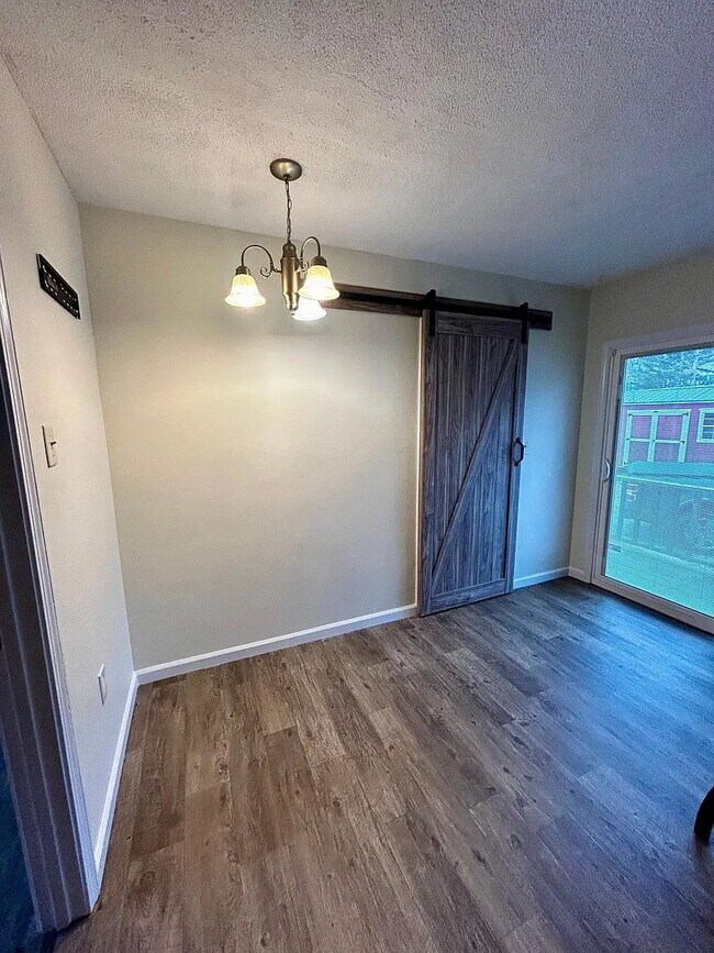 Building Photo - 2 Bedroom Home Outside Walhalla City Limits