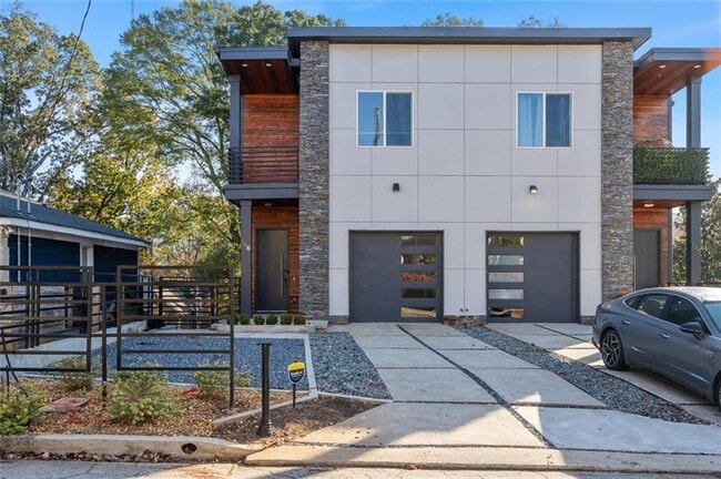 Building Photo - 147 Hutchinson St NE