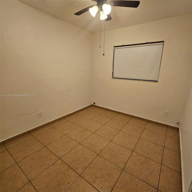 Building Photo - 3 bedroom in Miami FL 33179