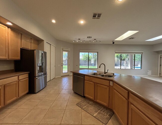 Building Photo - 26041 N Fernbush Dr