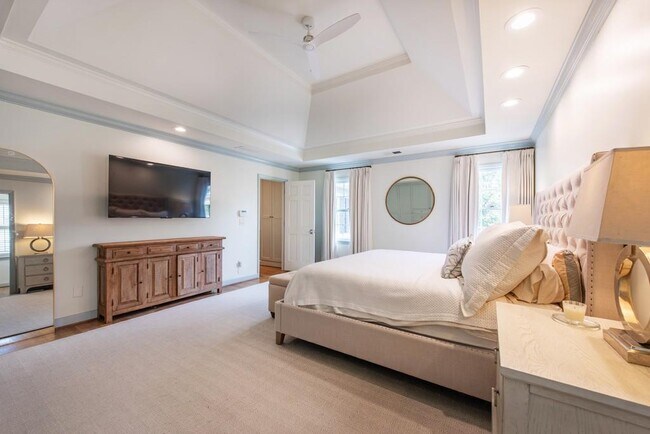 Building Photo - 3211 Circle Oaks Dr SE