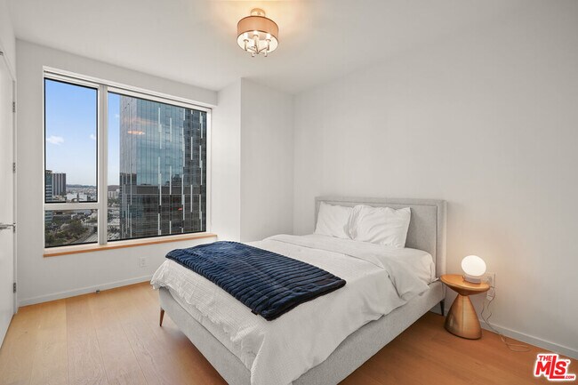 Building Photo - 889 Francisco St